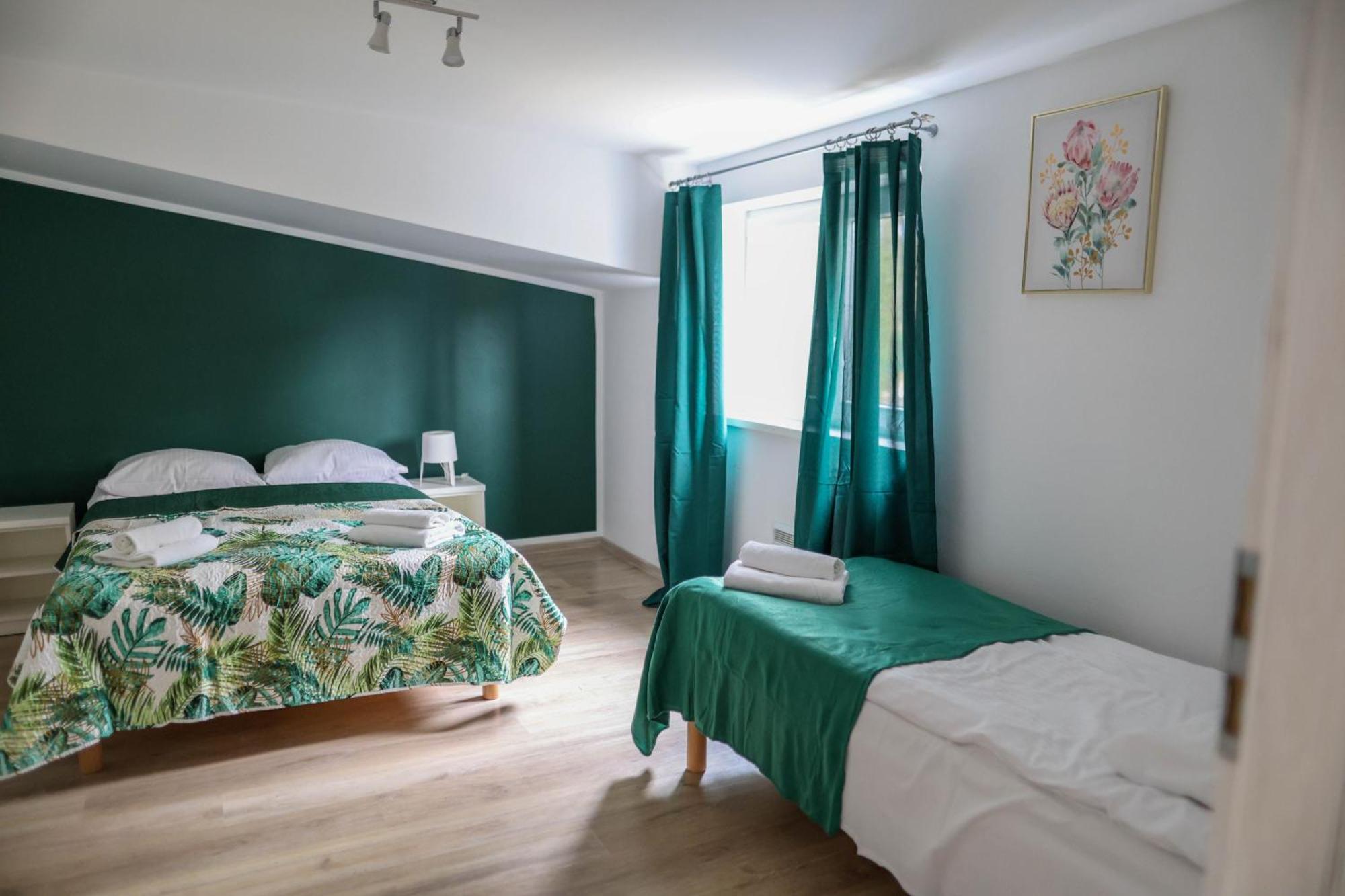 Apartamenty Poddabek- Basen Kryty, Sauna, Animacje Dla Dzieci , Malpi Gaj, Baseny Na Dachu Поддомбе Экстерьер фото