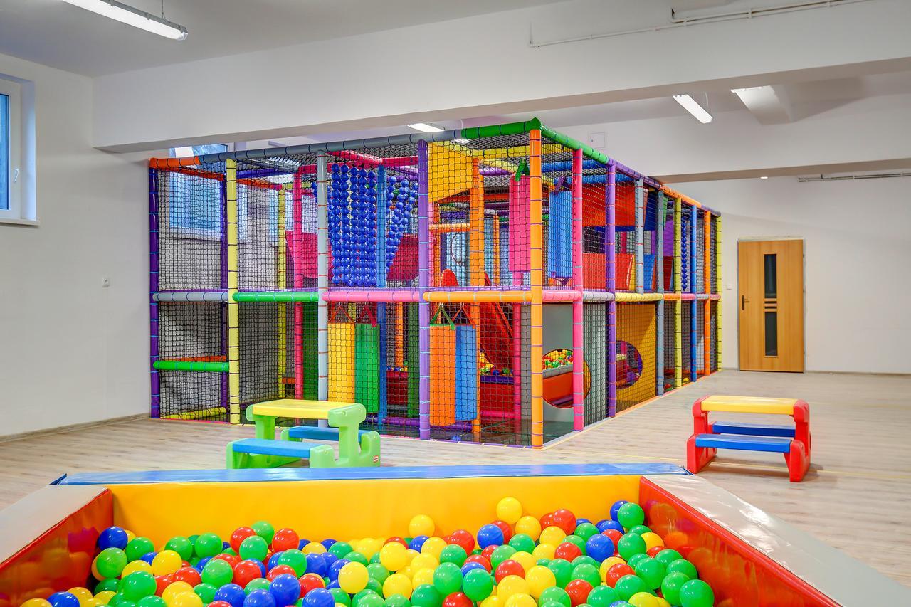 Apartamenty Poddabek- Basen Kryty, Sauna, Animacje Dla Dzieci , Malpi Gaj, Baseny Na Dachu Поддомбе Экстерьер фото
